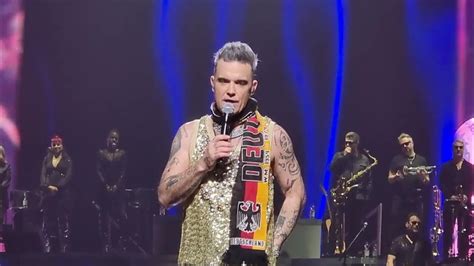 The Supernatural Aura of Robbie Williams: A Closer Look at His Stage Presence